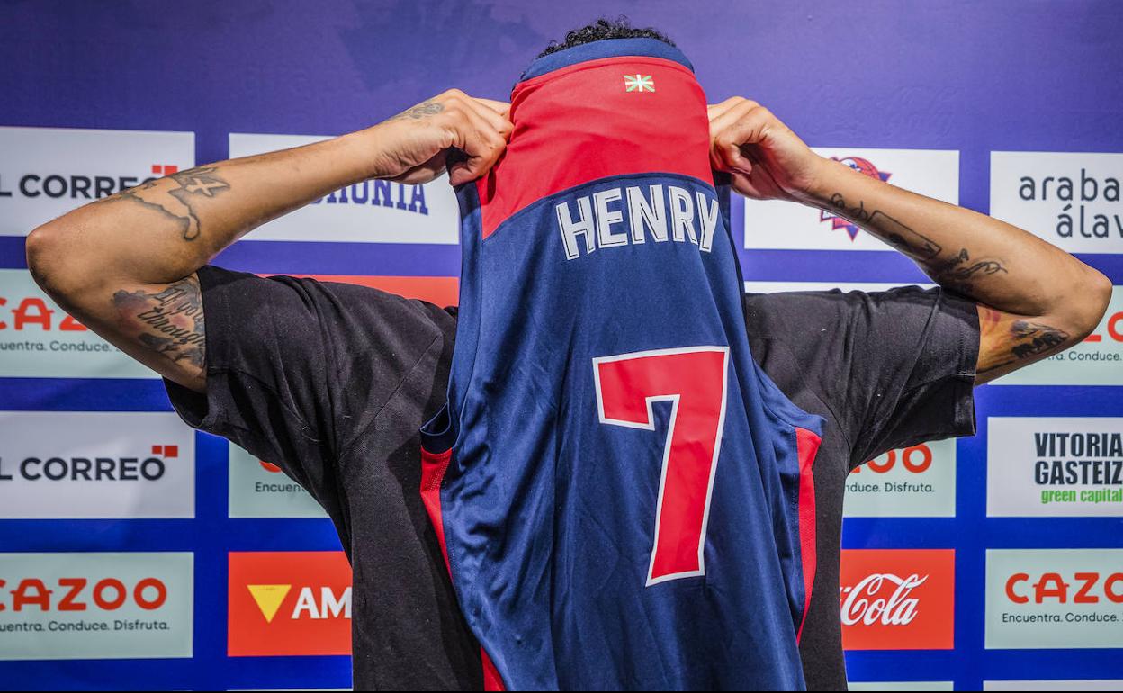 Henry promete seguir su show: «Vitoria me permite ser como soy» | El Correo